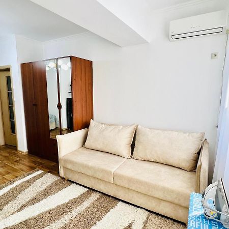 Evita Apartment Bishkek Exteriör bild