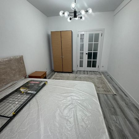 Evita Apartment Bishkek Exteriör bild