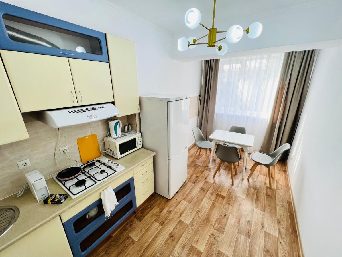 Evita Apartment Bishkek Exteriör bild