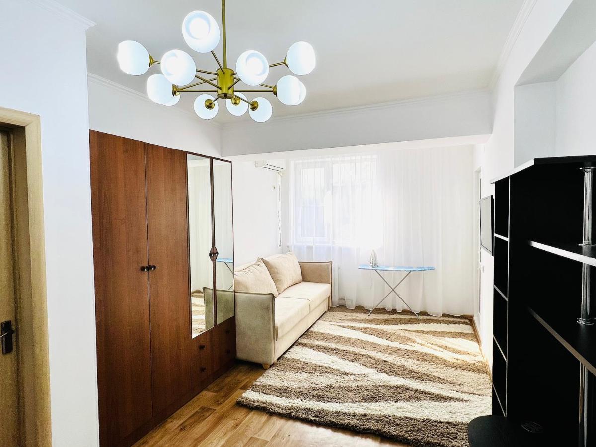 Evita Apartment Bishkek Exteriör bild