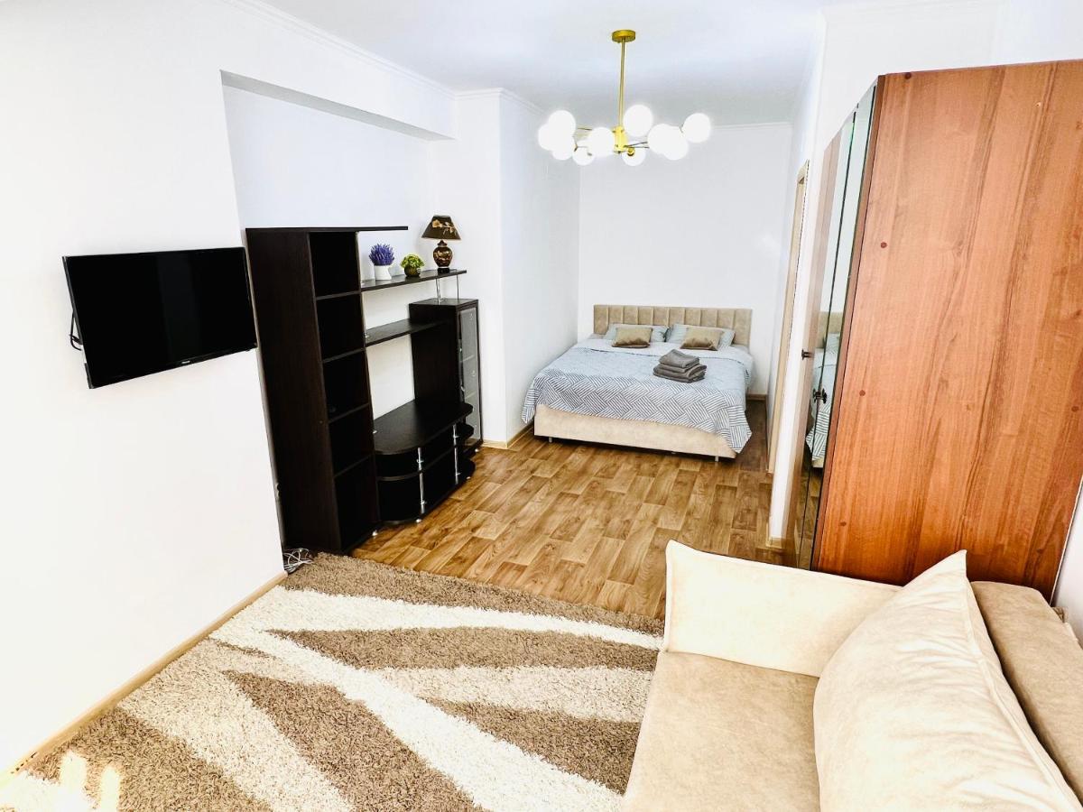 Evita Apartment Bishkek Exteriör bild