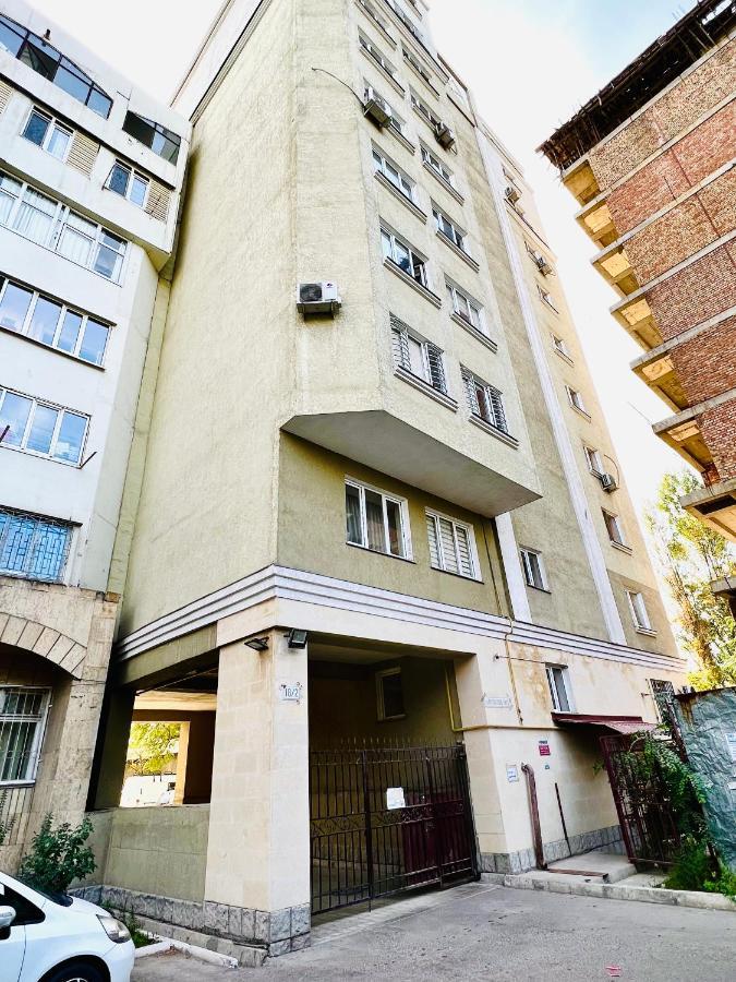 Evita Apartment Bishkek Exteriör bild