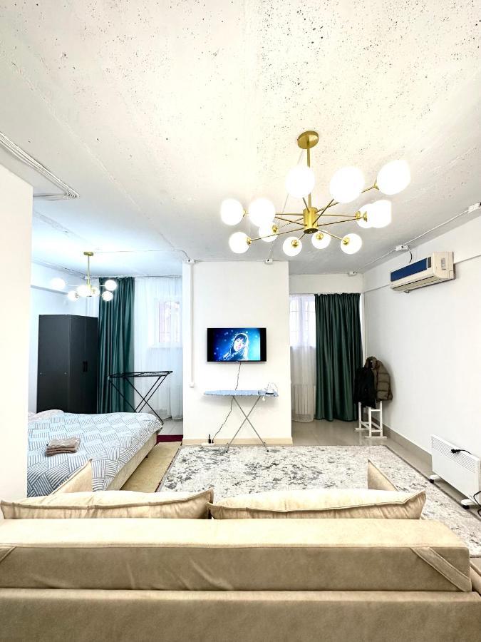 Evita Apartment Bishkek Exteriör bild