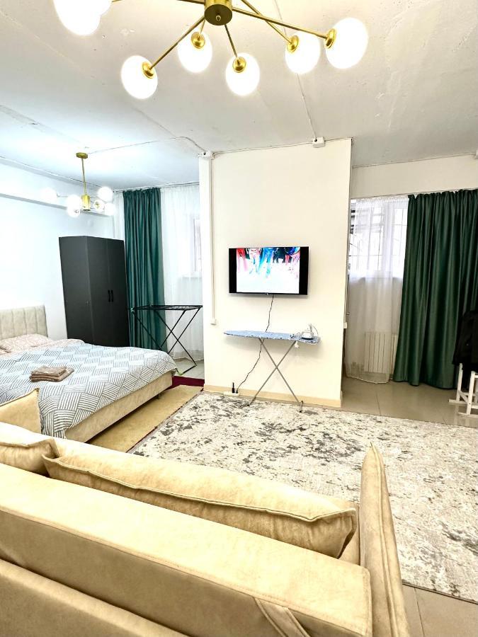 Evita Apartment Bishkek Exteriör bild