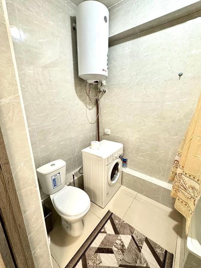 Evita Apartment Bishkek Exteriör bild