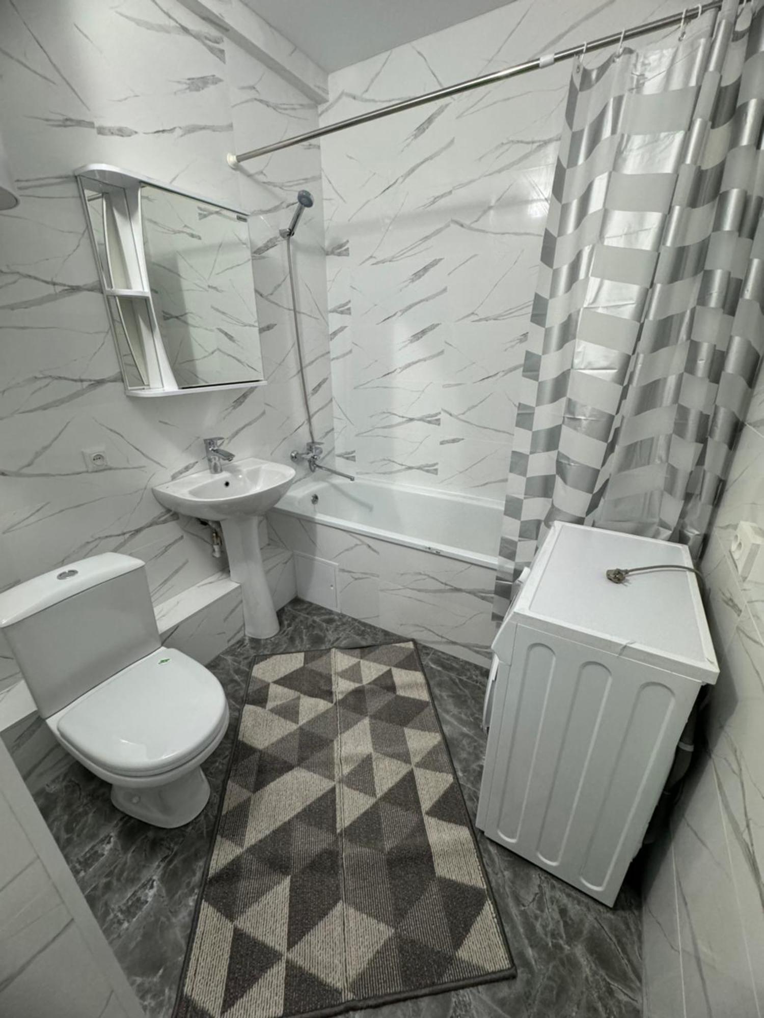 Evita Apartment Bishkek Exteriör bild